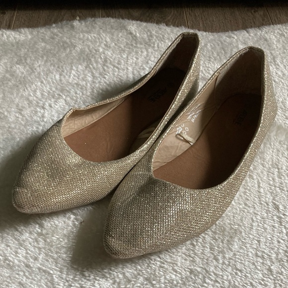 ☀️Gold Flats☀️ - Picture 2 of 3